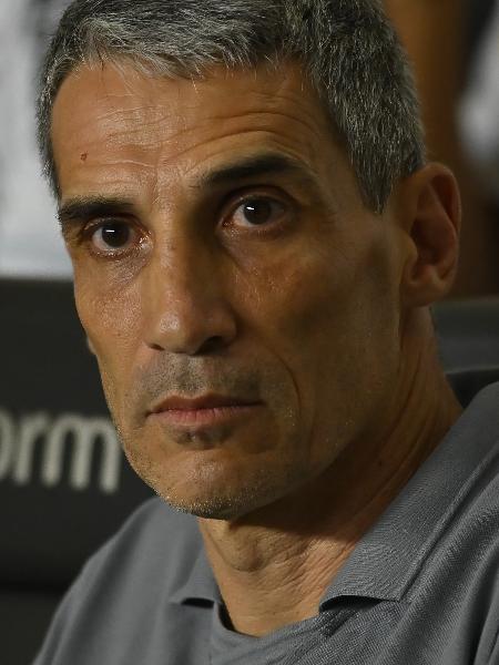 Juan Pablo Vojvoda, técnico do Santos, durante jogo contra o Corinthians no Brasileirão Juan Pablo Vojvoda, técnico do Santos, durante jogo contra o Corinthians no Brasileirão