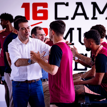 Marcelo Paz em apresentação ao elenco do Corinthians