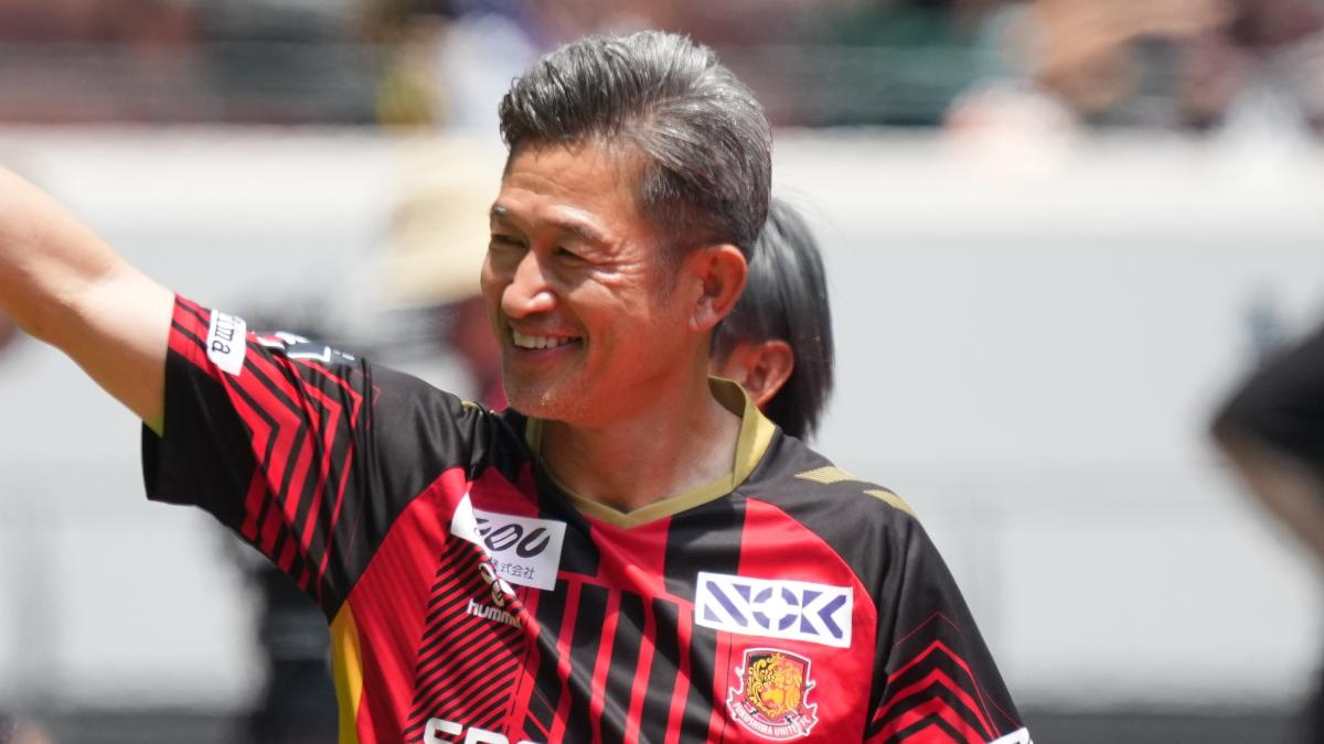 Ex-Santos faz gol aos 59 anos e ajuda a classificar time no Japão; assista