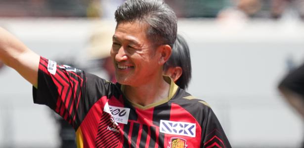 Ex-Santos faz gol aos 59 anos e ajuda a classificar time no Japão; assista