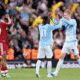 City atropela Liverpool em Anfield com brilho de Doku e gol de Haaland