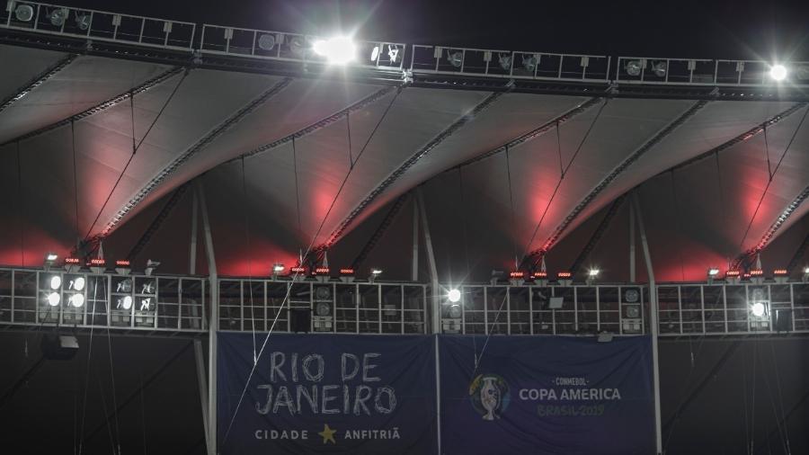 Parte da iluminação do Maracanã queimada em partida da Copa América - Acervo pessoal
