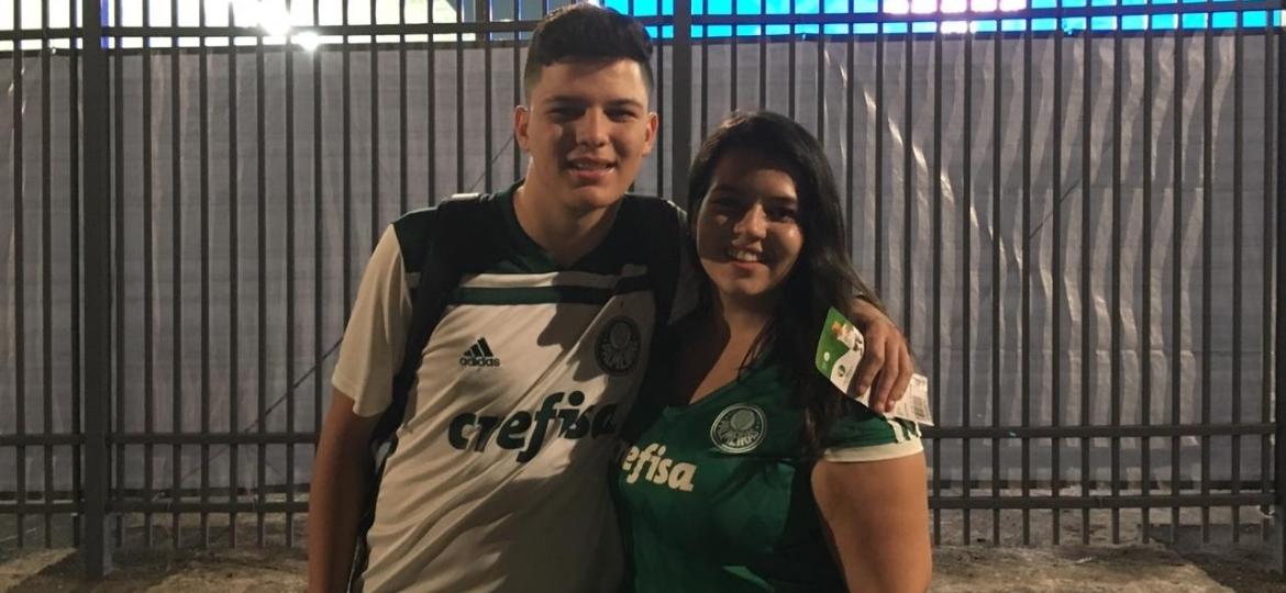 Felipe e Fernanda vestiram a camisa do Palmeiras e foram à Arena Corinthians - José Eduardo Martins/UOL