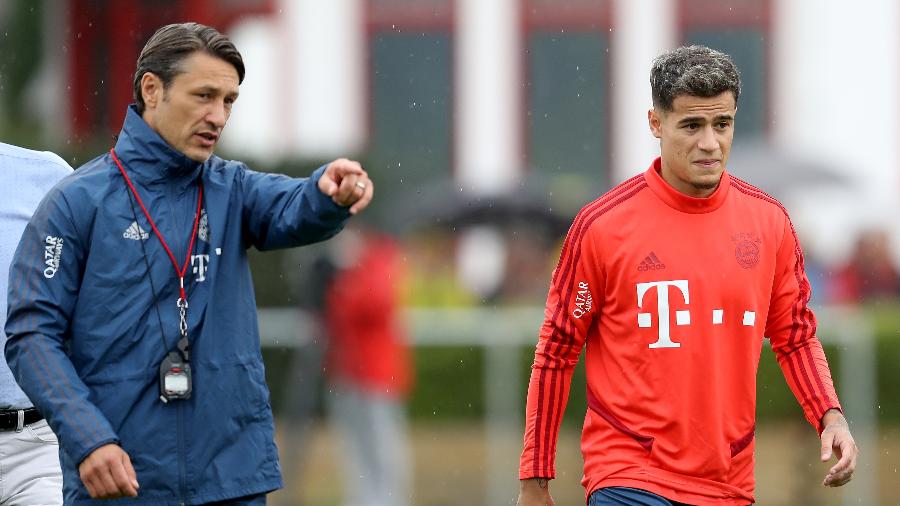 Niko Kovac conversa com Philippe Coutinho em treino do Bayern de Munique - Alexander Hassestein/Getty Images