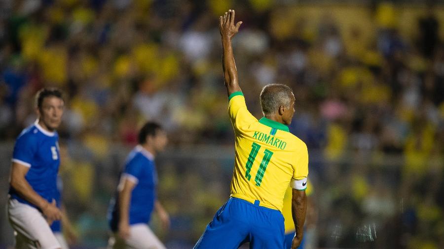 Romário herdou a faixa de capitão de Dunga no jogo comemorativo do tetra - Lucas Figueiredo/CBF