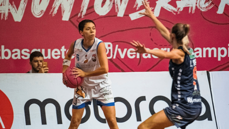 Lance entre Pró-Esporte e Vera Cruz Basquete Campinas, na LBF CAIXA 2020 - Reprodução/Fábio Leoni