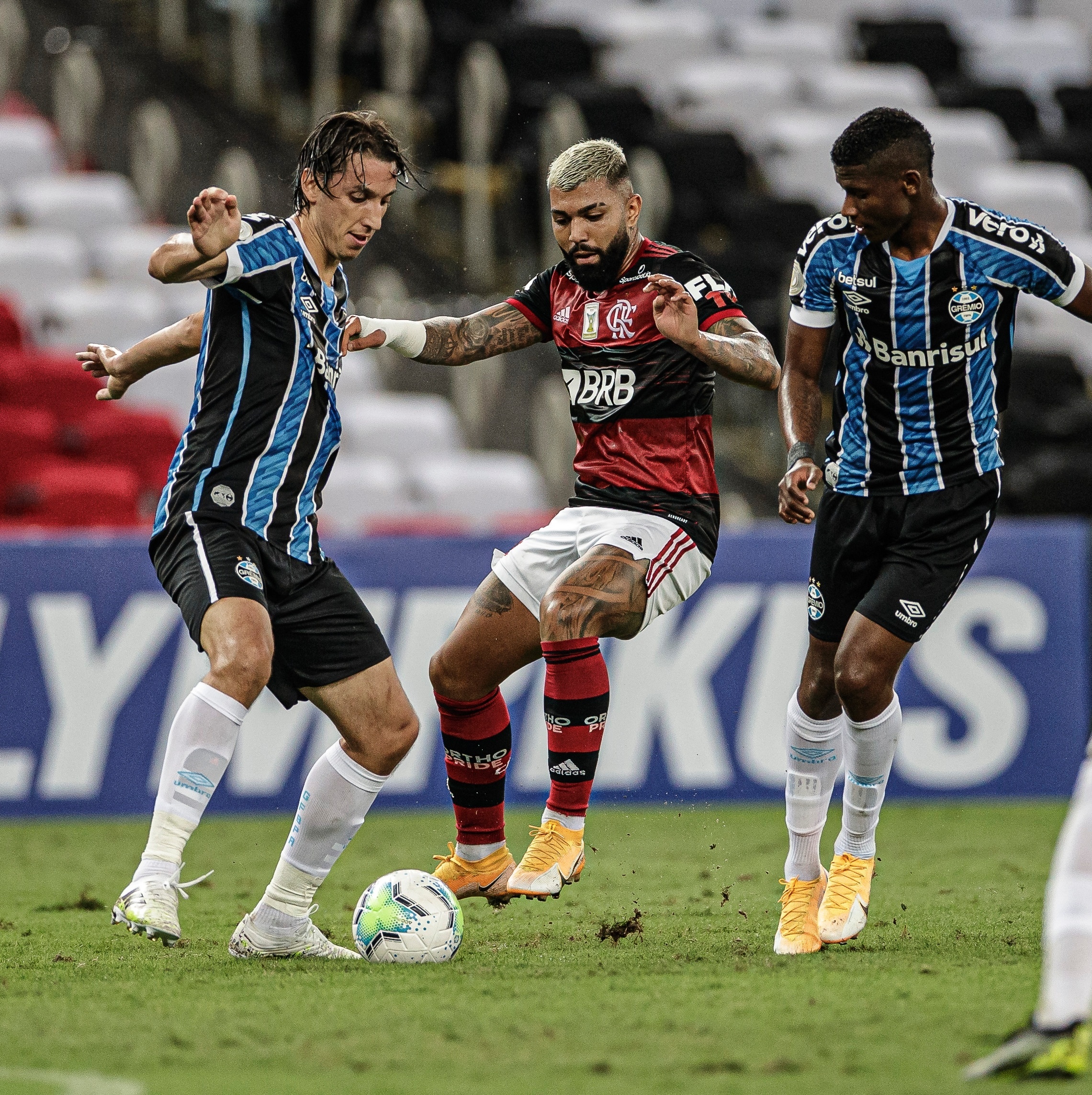 Grêmio x Flamengo: confira escalações e onde assistir - Folha PE