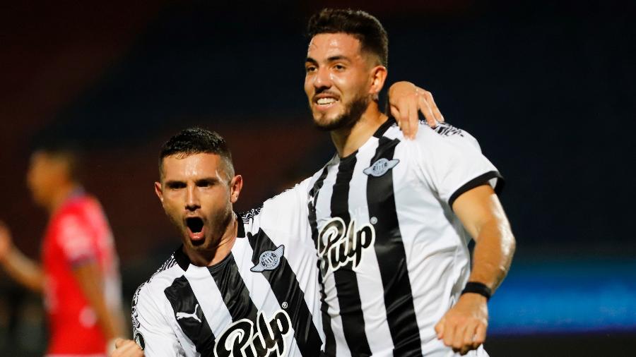 Martínez comemora o gol do Libertad contra o Jorge Wilstermann - NATHALIA AGUILAR POOL/EFE