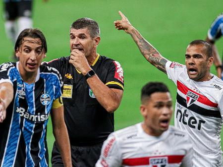 Sao Paulo E Gremio Trocam Melhor Futebol Por Jogo Duro Na Semifinal