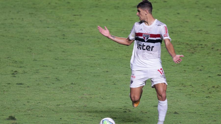 Vitor Bueno gesticula durante a goleada sofrida pelo São Paulo contra o Inter - Marcello Zambrana/AGIF