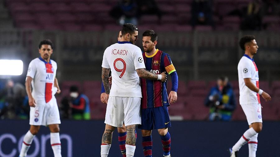 Messi cumprimenta Icardi após derrota do Barcelona para o PSG na Liga dos Campeões - David Ramos/Getty Images
