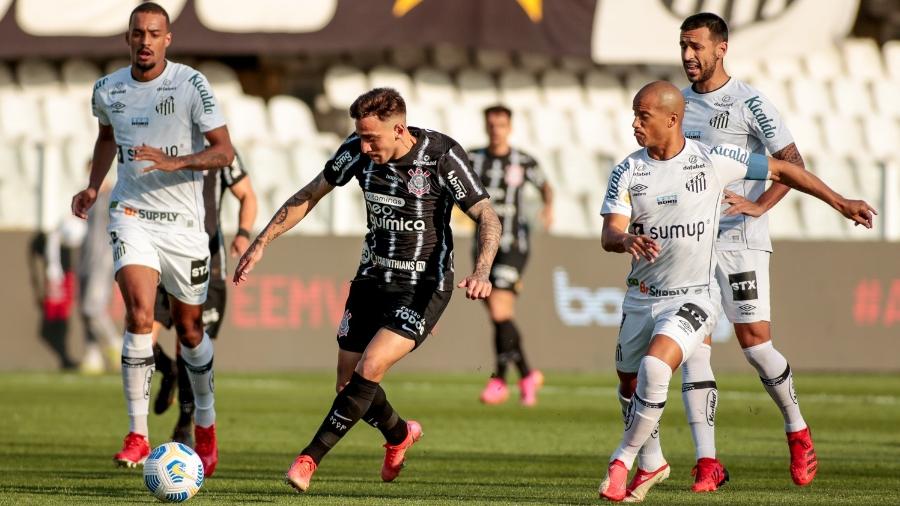 Gustavo Mosquito em ação pelo Corinthians, contra o Santos, na Vila Belmiro - Rodrigo Coca/Agência Corinthians