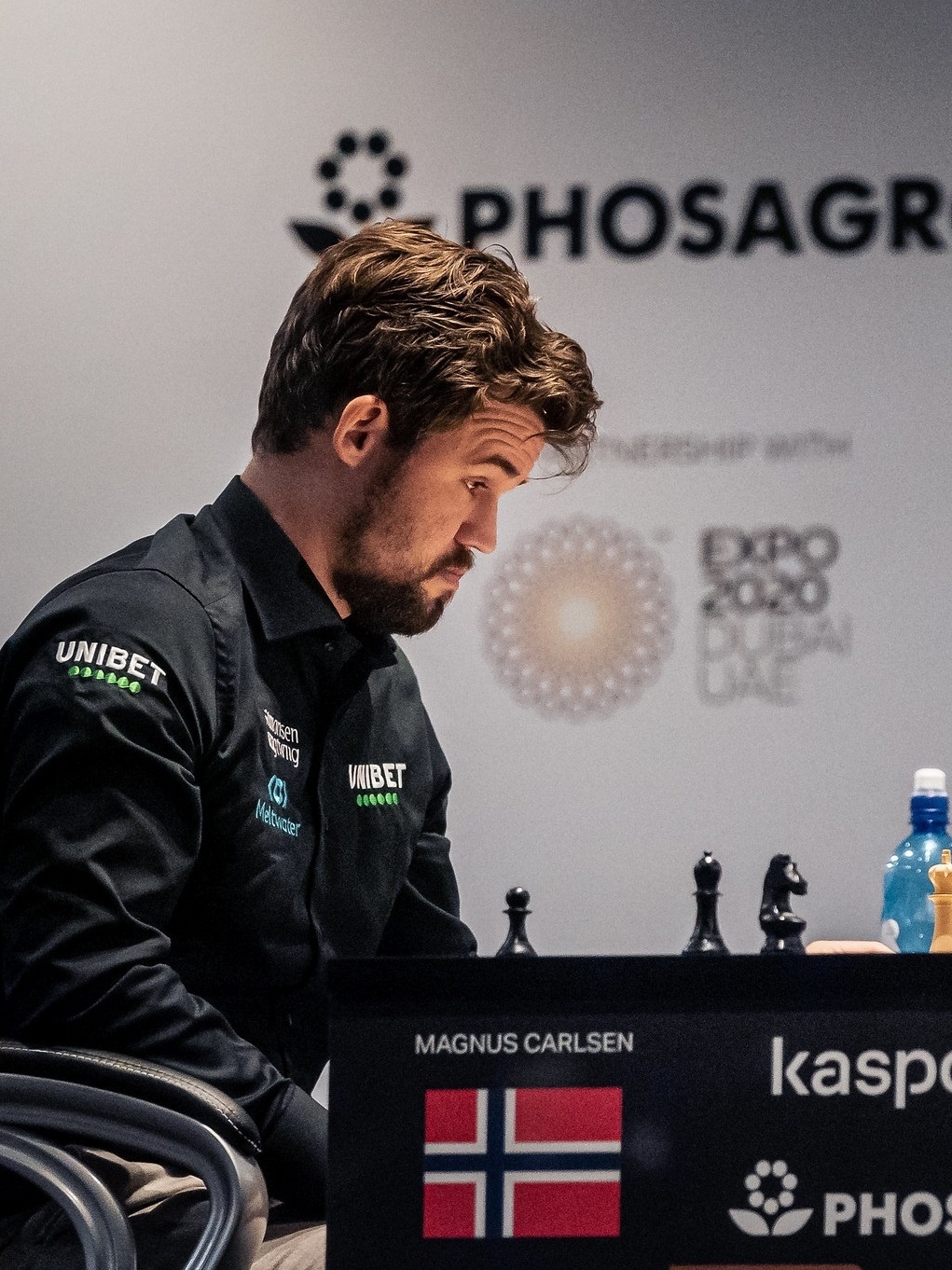 Magnus Carlsen conquista a Copa do Mundo de Xadrez - Douranews