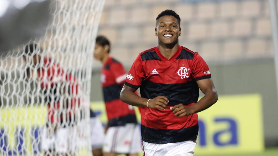 Matheus França fratura a perna em vitória do Flamengo sobre o São Paulo - Gilvan de Souza/Flamengo