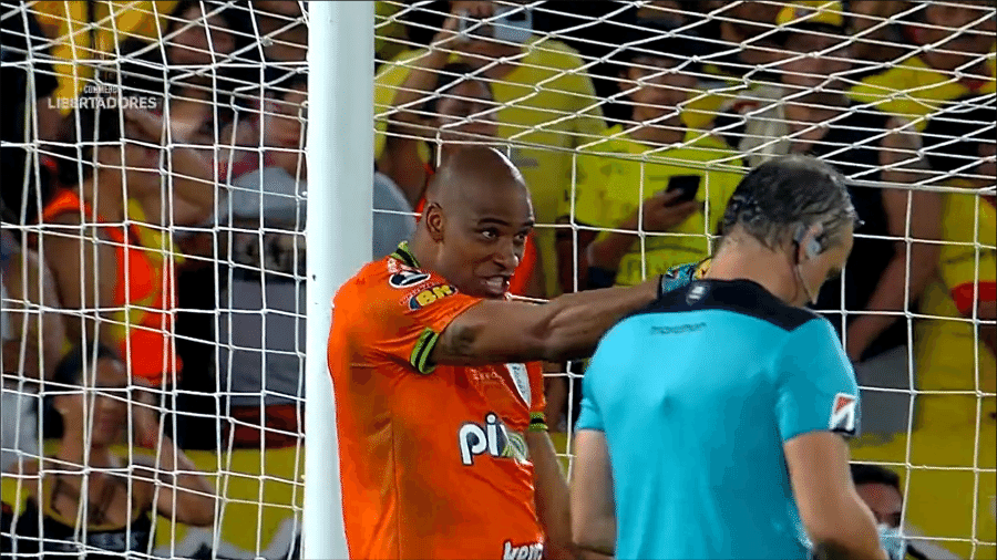 Jailson, do América-MG, após defender penalti contra o Barcelona pela Libertadores - Reprodução