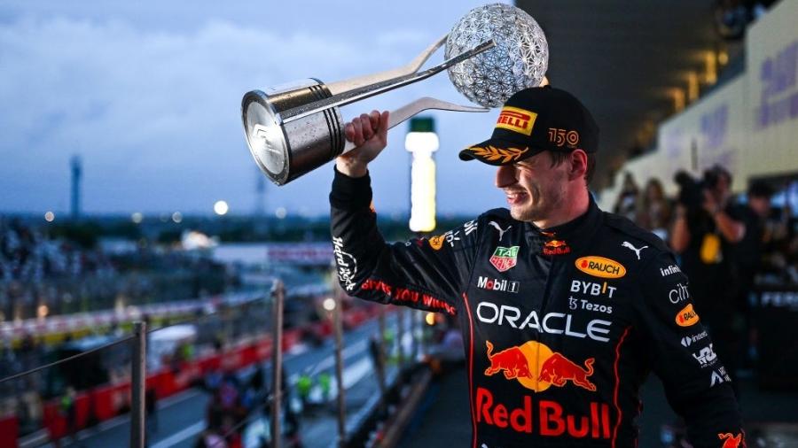 Max Verstappen, bicampeão da F1, comemora sua vitória no GP do Japão - Clive Mason/Getty