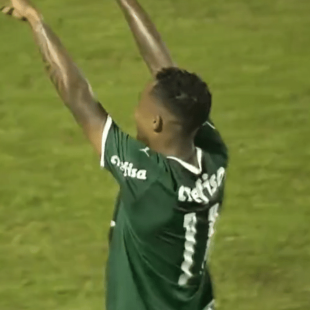 Kevin, do Palmeiras, comemora seu gol sobre a Juazeirense na Copinha - Reprodução/Sportv