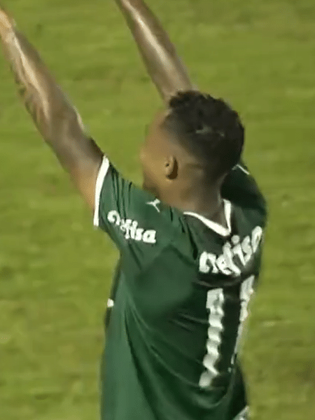 Kevin, do Palmeiras, comemora seu gol sobre a Juazeirense na Copinha - Reprodução/Sportv