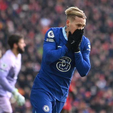 Mudryk durante Liverpool x Chelsea: foi a estreia do reforço de 100 milhões de euros - Laurence Griffiths/Getty Images