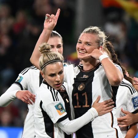 Alexandra Popp, da Alemanha, comemora gol contra Marrocos pela Copa do Mundo feminina