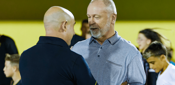 Corinthians mantém foco total no jogo, ignorando a influência da internet.