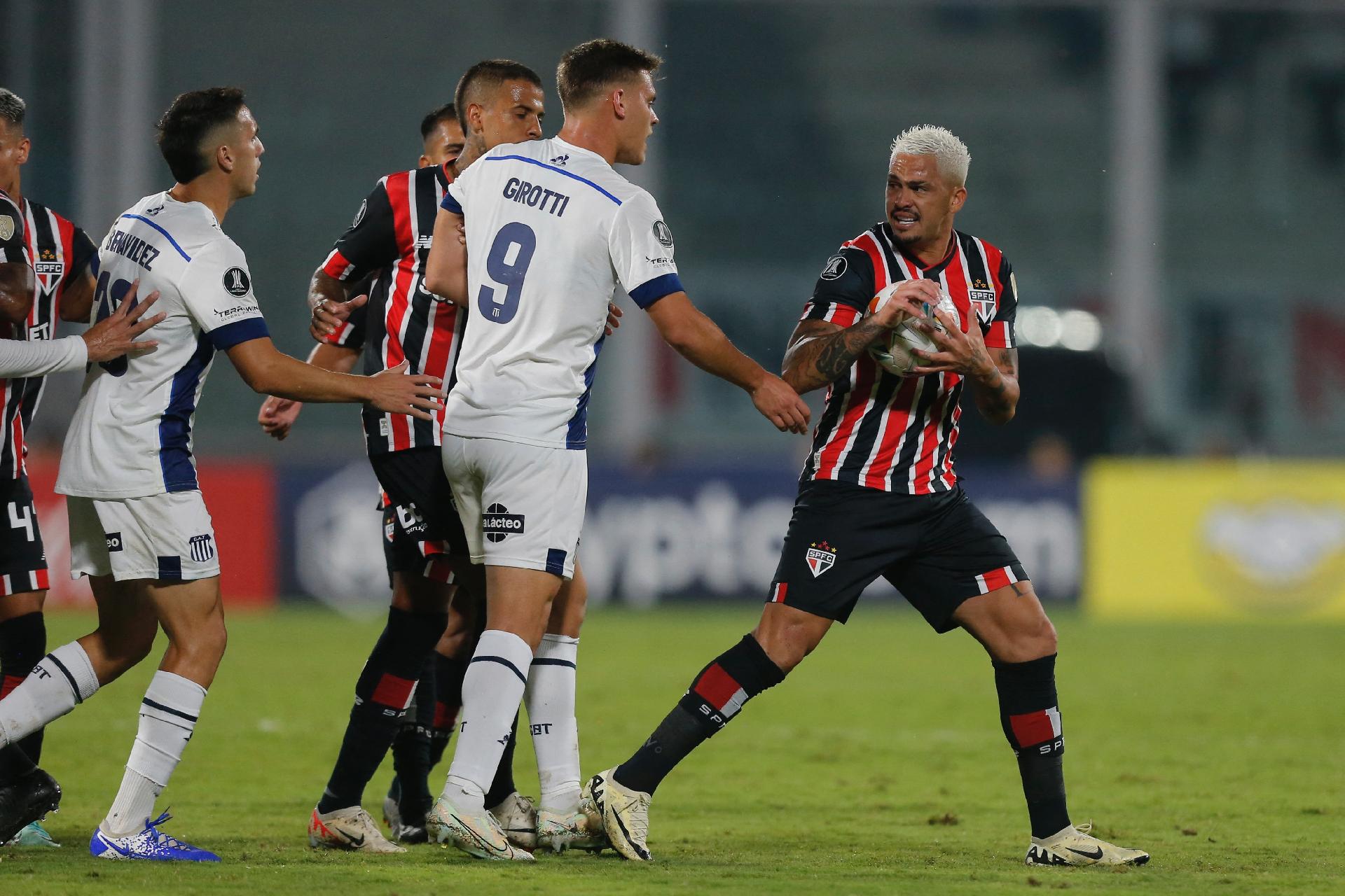 Brasileiros colecionam tropeços na 1ª rodada da Libertadores