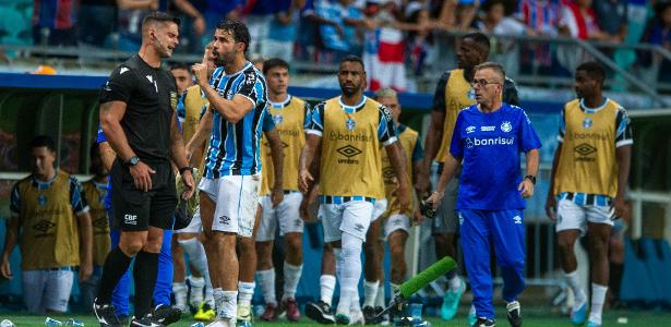 Áudio do VAR registra expulsão de Diego Costa por conduta agressiva.