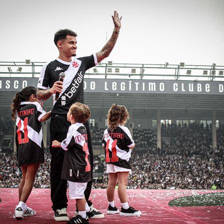 Philippe Coutinho, durante apresentação no Vasco, em São Januário. 