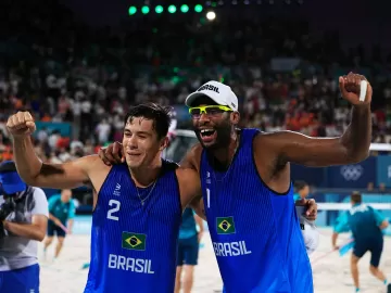 Dupla do vôlei de praia celebra e avisa suecos: 'Vão pegar pedreira'