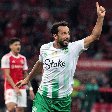 Nenê, do Juventude, comemora gol marcado sobre o Inter em jogo do Campeonato Brasileiro