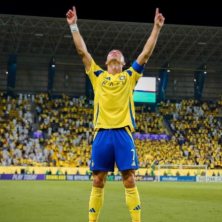 Cristiano Ronaldo comemora gol pelo Al-Nassr contra o Al-Rayyan