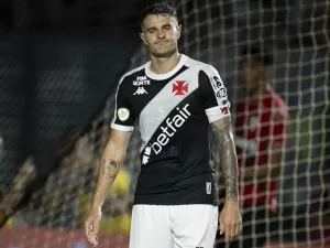 Vasco arranca empate com rebaixado Atlético-GO e ouve vaia e 'olé' da própria torcida