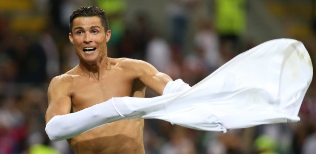 Cristiano Ronaldo durante a comemoração da conquista da Liga dos Campeões  - Reuters / Stefano Rellandini