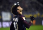 Assista ao gol de Neymar: craque marca de pênalti e põe chuteira na cabeça - Francois Lo Presti/AFP