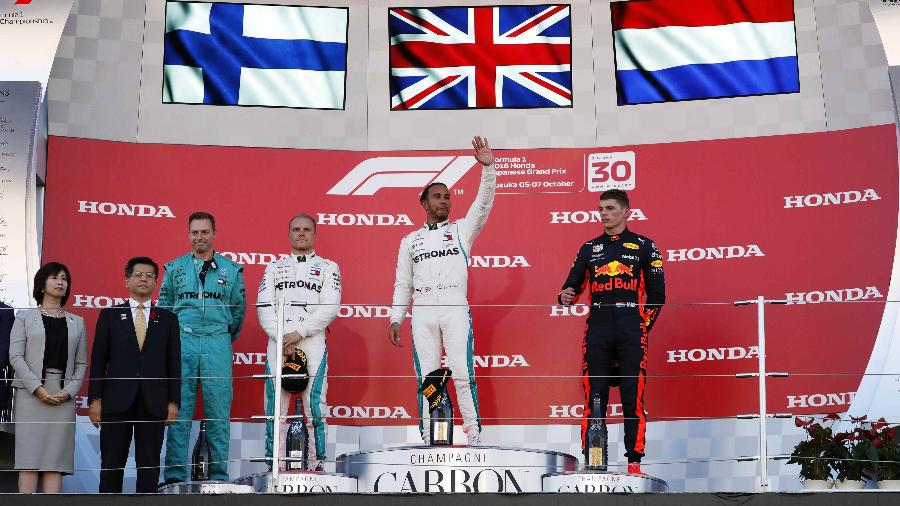 Lewis Hamilton, Valtteri Bottas e Max Verstappen no pódio do Grande Prêmio do Japão de Fórmula 1 - Issei Kato/Reuters