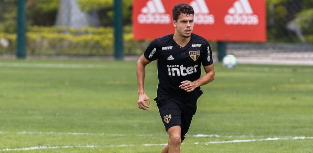 Araruna está confirmado na equipe titular do São Paulo, que enfrenta o Sport nesta segunda-feira - Marcello Zambrana/AGIF