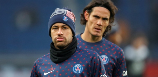 Neymar à frente de Cavani em treino do PSG; brasileiro é réu em processo na Espanha - Charles Platiau/Reuters