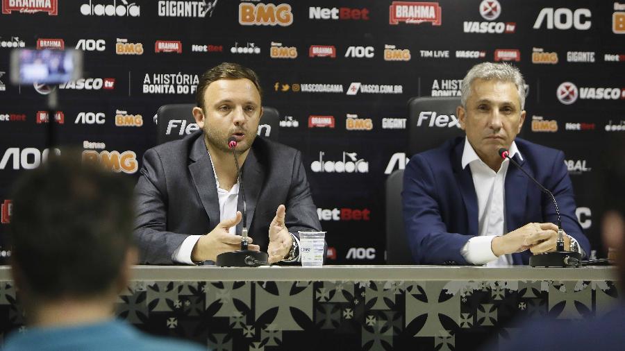 Mazzuco (à esquerda) é apresentado como novo diretor de futebol do Vasco por Campello - Foto: Rafael Ribeiro/Vasco