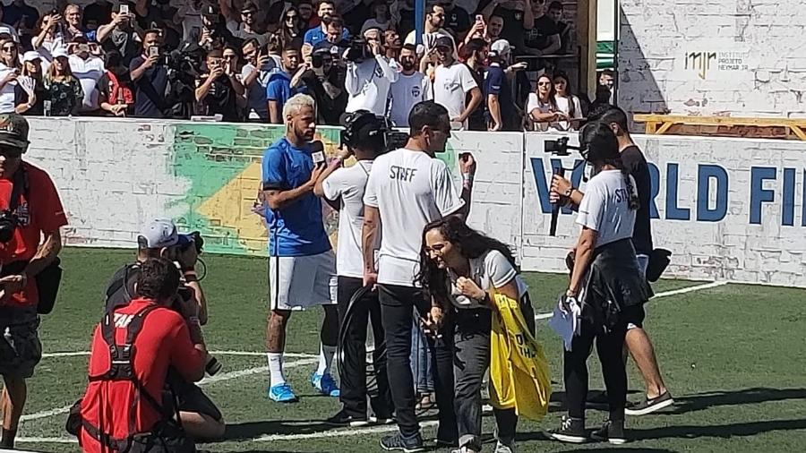 Neymar durante evento em instituto que leva seu nome - Luiza Oliveira