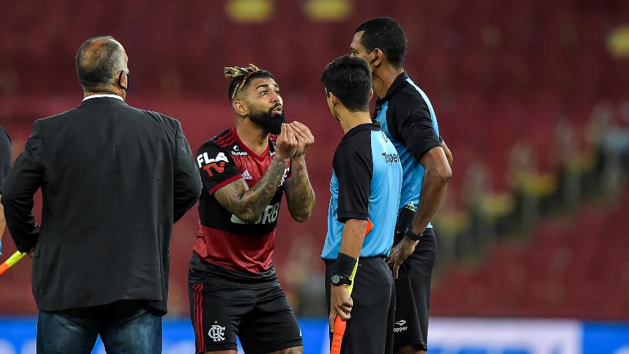 Gabigol é expulso no final de Fluminense x Flamengo e questiona arbitragem - Thiago Ribeiro/AGIF