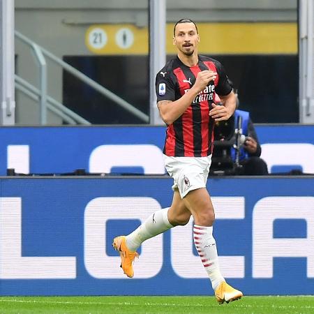 Ibrahimovic comemora gol do Milan contra a Inter de Milão - Daniele Mascolo/Reuters