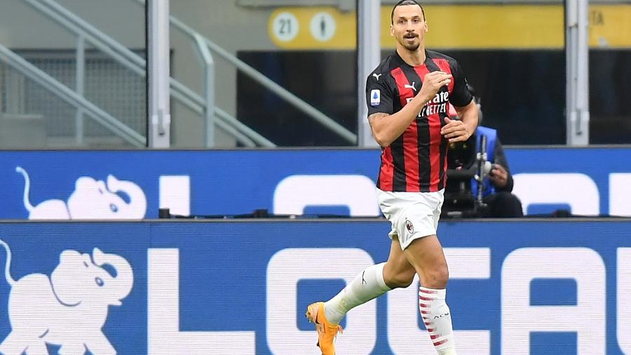 Ibrahimovic comemora gol do Milan contra a Inter de Milão - Daniele Mascolo/Reuters