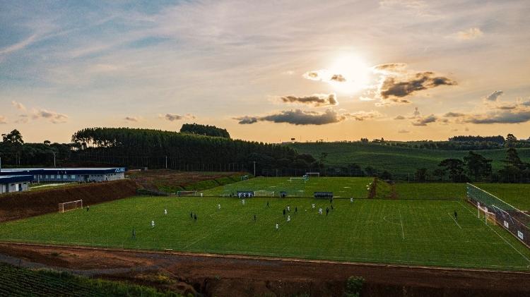 Onde fica o campo do Azuriz?