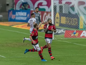 Qual final do Flamengo contra o rival foi a mais marcante?