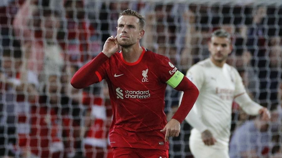 Henderson comemora gol do Liverpool sobre o Milan na Champions League  - REUTERS/Phil Noble