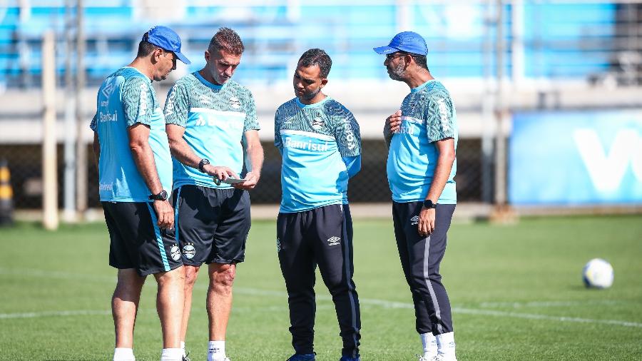 Vagner Mancini e comissão técnica vão olhar alternativas no elenco e categorias de base - Lucas Uebel/Grêmio FBPA