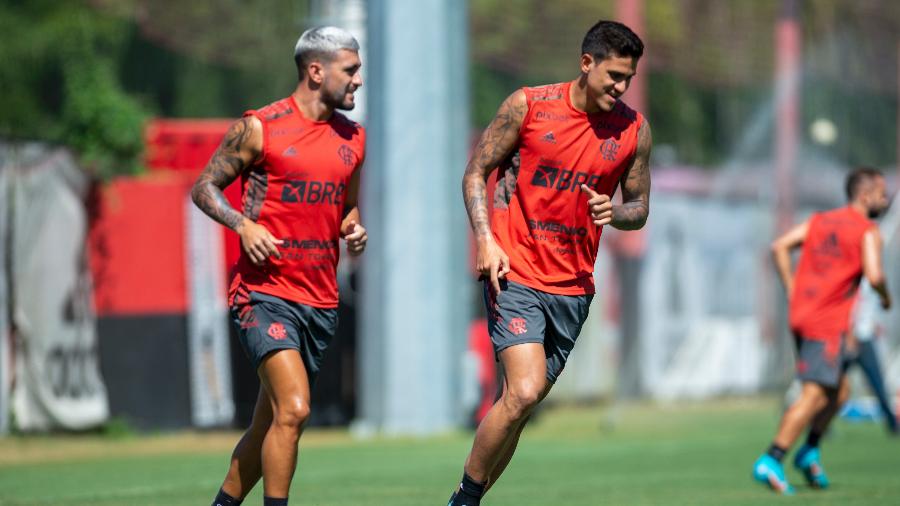 Arrascaeta e Pedro durante treino do Flamengo - Marcelo Cortes/CRF