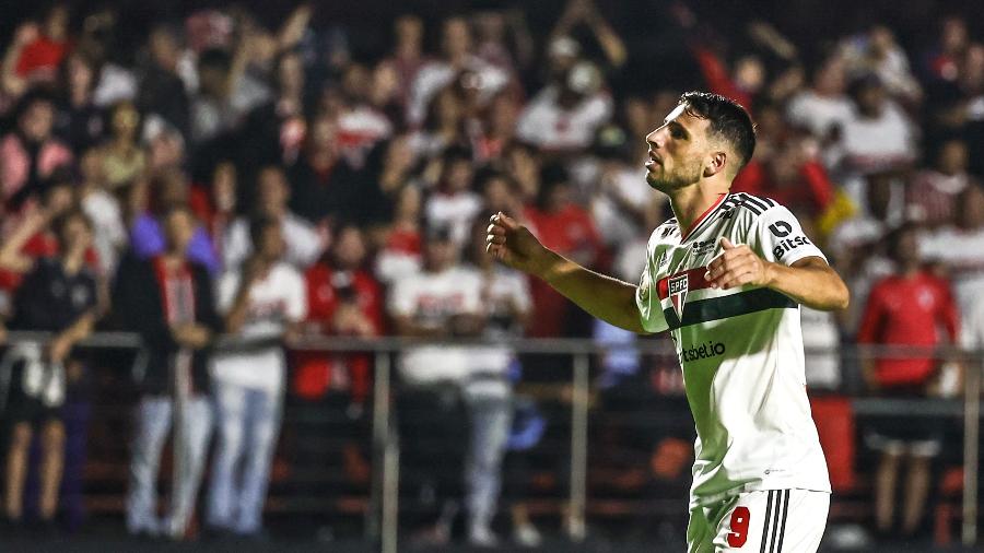 Calleri jogador do Sao Paulo comemora seu gol durante partida contra o Santos no Morumbi pelo campeonato Brasileiro A 2022.  - Marcello Zambrana/AGIF