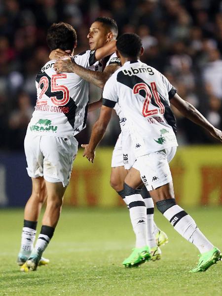 Jogadores do Vasco comemoram gol sobre o Operário em jogo da Série B do Campeonato Brasileiro - Daniel RAMALHO/VASCO