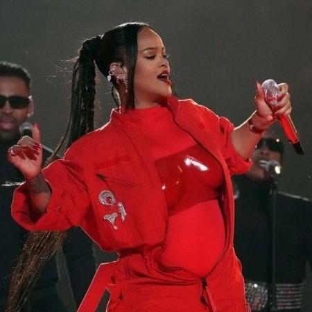 Por que artistas como Rihanna se apresentam de graça no Super Bowl